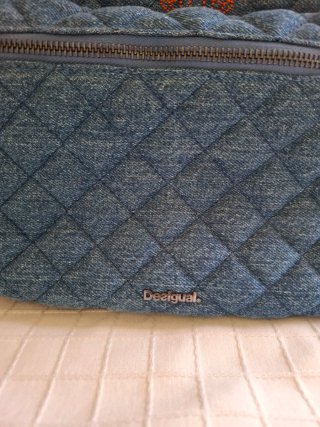 Mochila Desigual acolchada con bordado