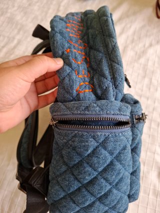 Mochila Desigual acolchada con bordado