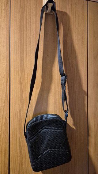 Borsa a tracolla Calvin Klein nera