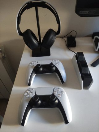 Playstation 5 + 2 Mandos + Base Carga + Pulse 3D.