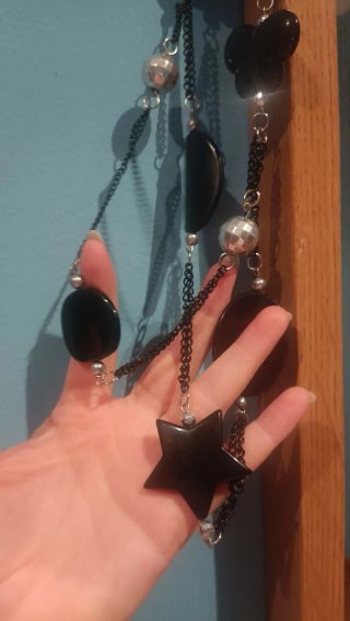 Colgante negro con estrella