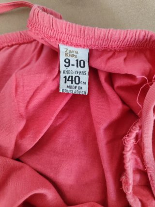 Mono rosa con volantes niña 9-10 años.