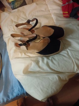 Alpargatas verano beige y negro T39