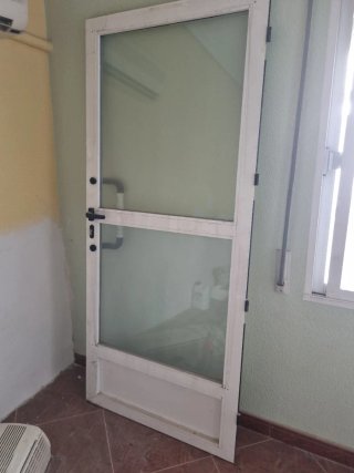 Puerta aluminio doble cristal