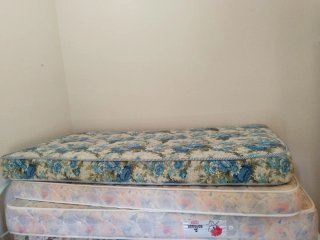 Tres colchones ; 2 de 90cm y uno de 105cm