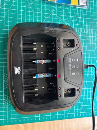 Cargador Pilas TOP CRAFT Recargables