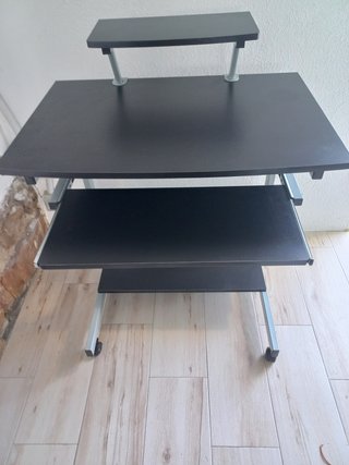 Tavolo per computer con ruote nero e grigio