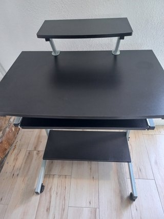 Tavolo per computer con ruote nero e grigio