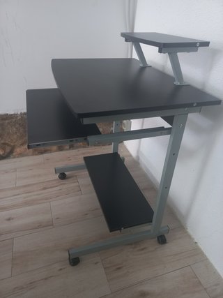 Tavolo per computer con ruote nero e grigio