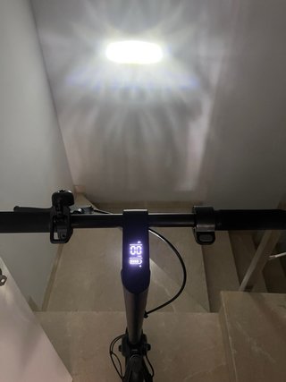 Patinete eléctrico Btwin Negro.