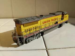 Locomotora Walthers 9500 (piezas)