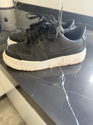 Tenis Nike Air Force 1 Pixel Negro