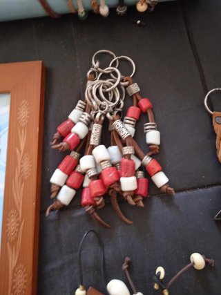 Lote Pendientes, Llaveros, Pulseras y Colgantes