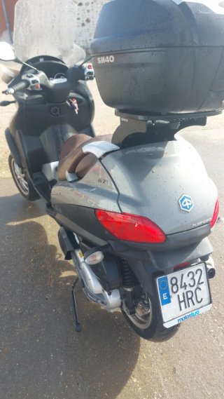 Piaggio MP3 Maxi Scooter Gris/Marrón