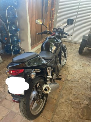 Moto Naked Negra