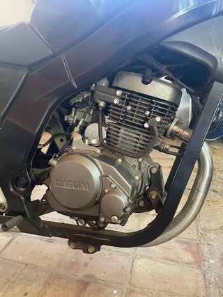 Moto Naked Negra