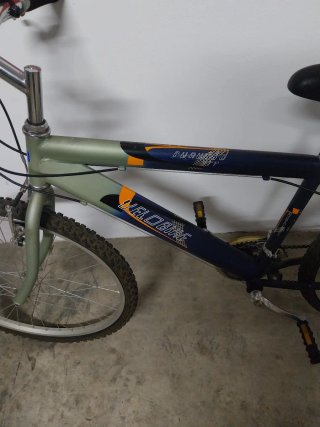 Bicicleta montaña azul y verde