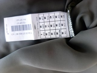 2 Blusas de raso tirantes T36. Colores,roja, verde