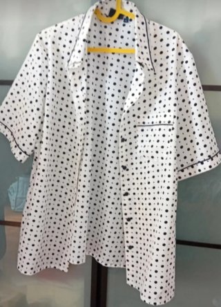 Blusa Talla 46 Lunares Alt.77 de hombros 44