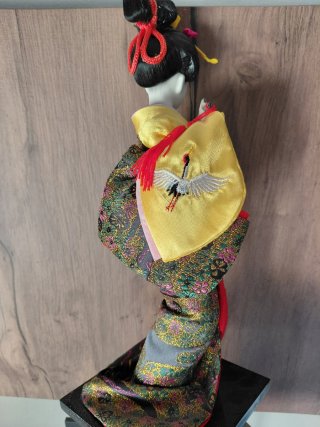 Muñeca Geisha Japonesa con Flauta