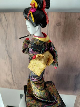 Muñeca Geisha Japonesa con Flauta