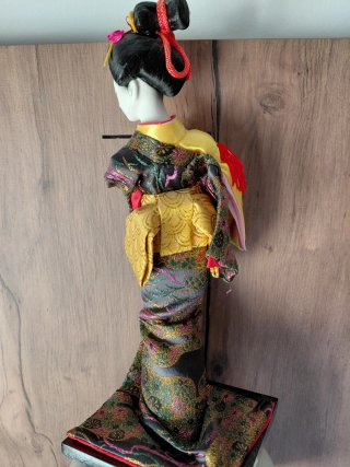 Muñeca Geisha Japonesa con Flauta