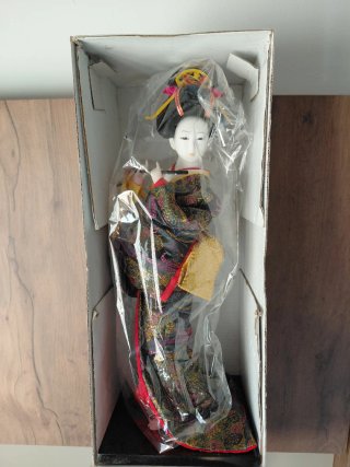Muñeca Geisha Japonesa con Flauta
