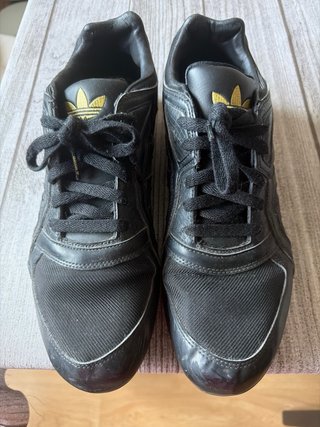 Adidas Goodyear BHM Negra y Dorada Ed. Limitada