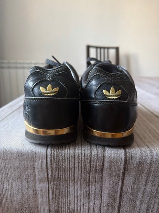 Adidas Goodyear BHM Negra y Dorada Ed. Limitada
