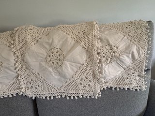Cojines decorativos de crochet beige