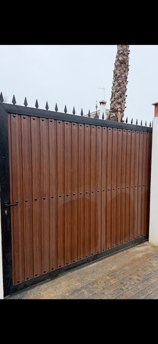Puertas para vallados metálicos