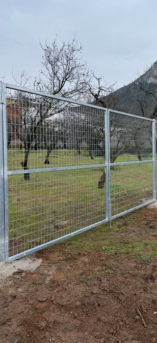 Puertas para vallados metálicos