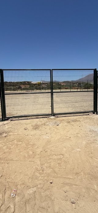 Puertas para vallados metálicos