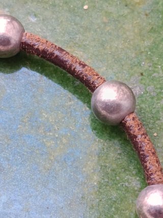 Bracciale in pelle con sfere in argento