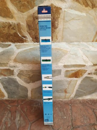 Escoba para limpieza con agua