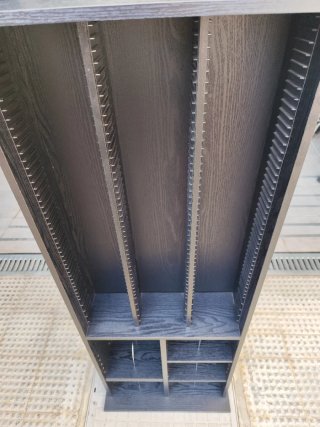 Estantería para CDs de madera y plástico
