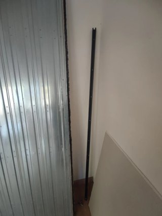 Puerta corredera con cajón empotrable