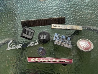 Lote Insignias Coches Clásicos Renault, Fiat, Mini
