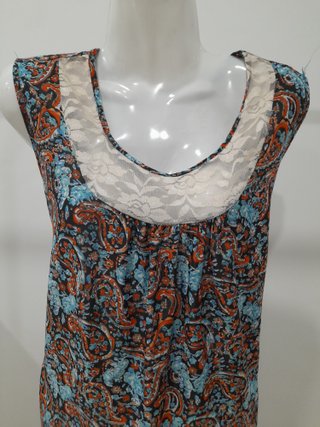 Vestido con encaje floral