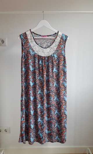 Vestido con encaje floral