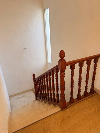 Barandilla de madera para escaleras