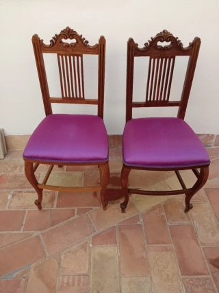Sillas de madera de nogal talladas
