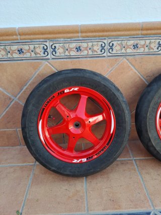 Ruedas Yamaha Jog RR Rojas