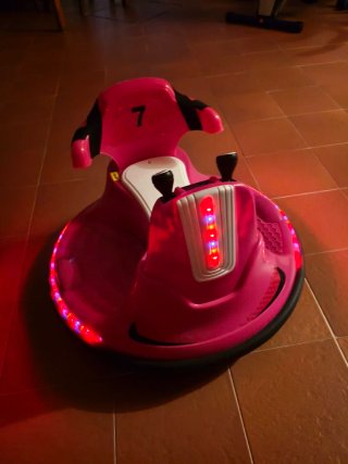 Autoscontro elettrica rosa