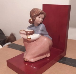 Juego de sujetalibros de porcelana con figura