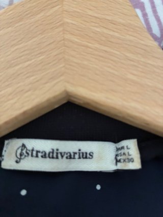 Bomber Stradivarius lunares azul y blanco