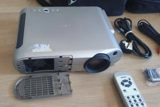 Proyector Toshiba TLP660