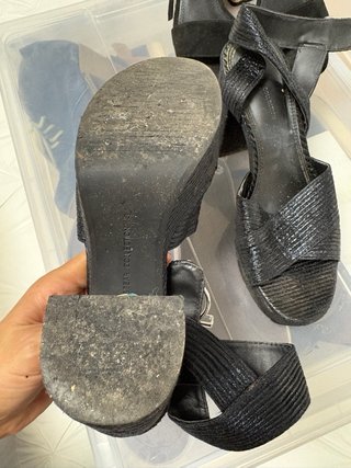 Sandalias Tacón Negro y Dorado Talla 37