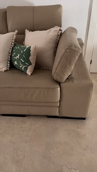 Sofá de piel beige 3 plazas