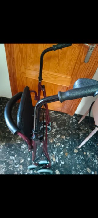 Andador plegable con cesta para mayores
